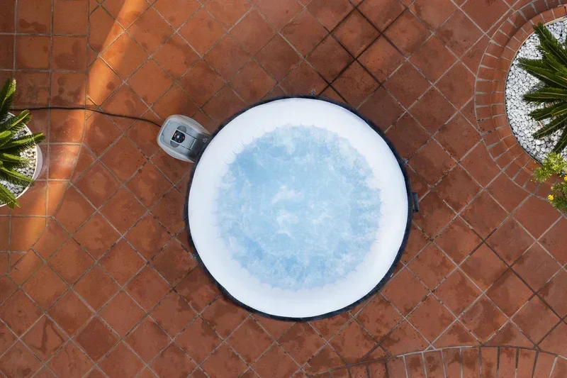 Spa Inflável 669L com Bomba - BIVOLT  Jatos Miami