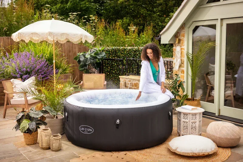 Spa Inflável 669L com Bomba - BIVOLT  Jatos Miami
